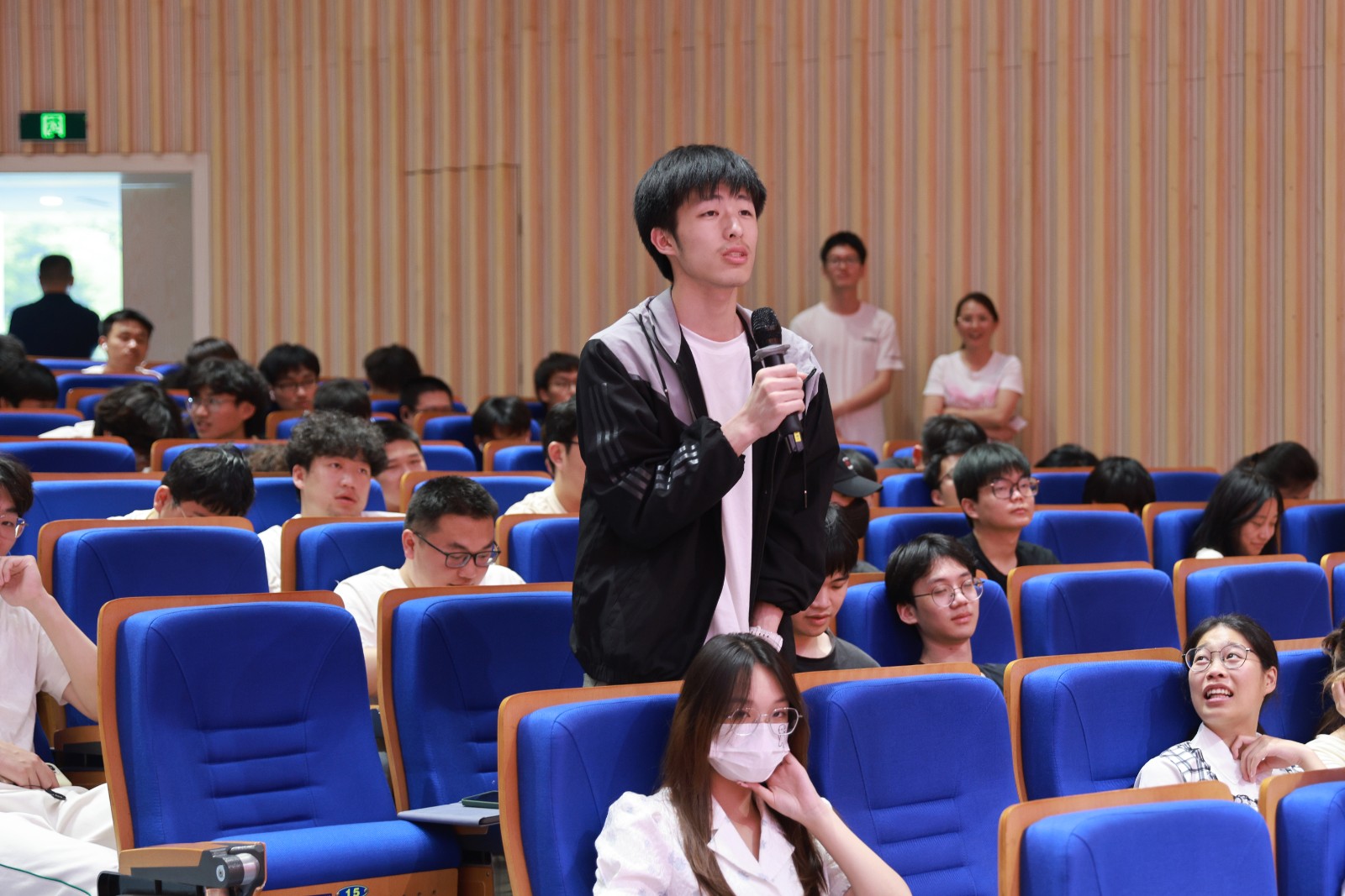 1685579526406079.jpg 1685579526406079.jpg